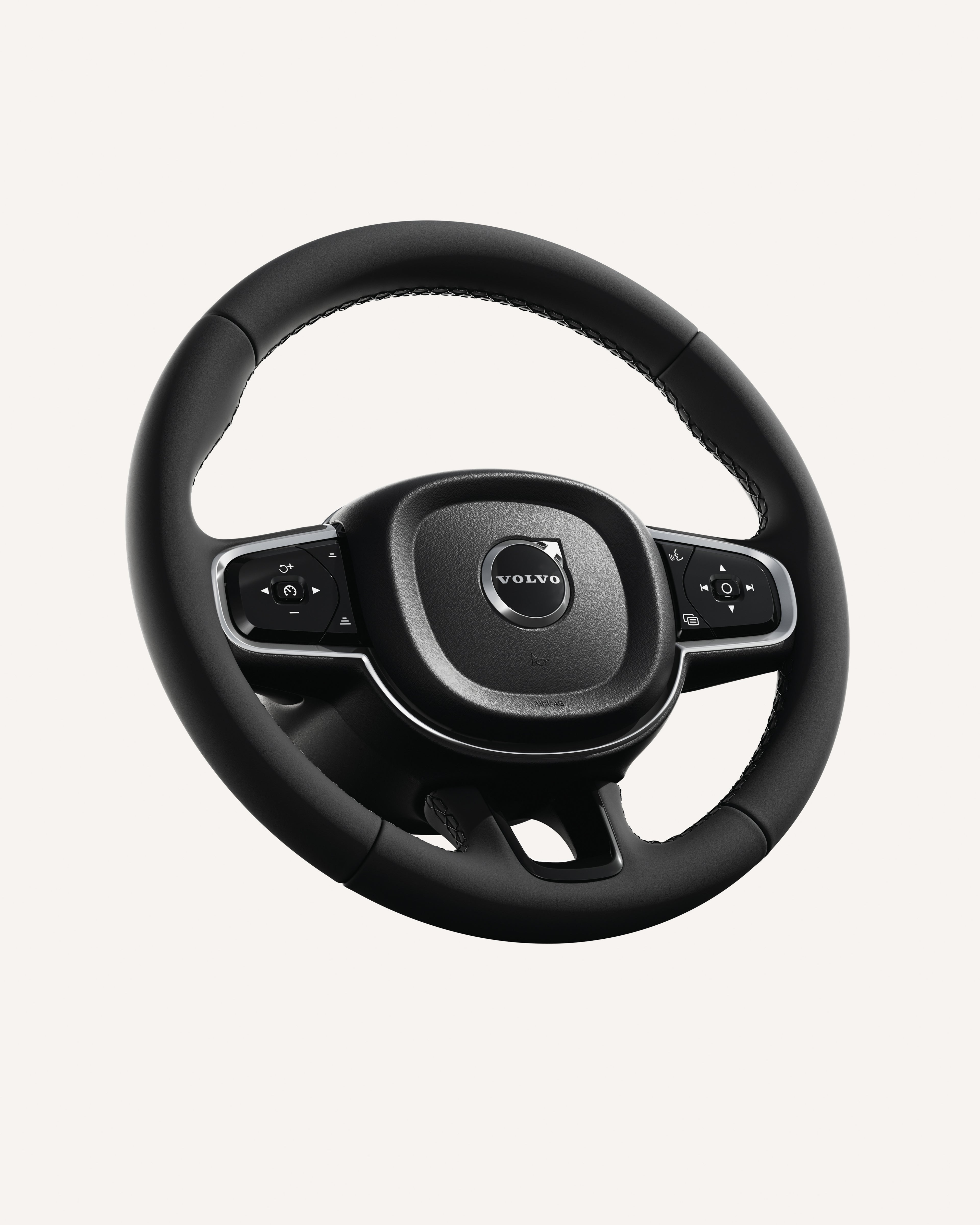 沃尔沃 XC90 方向盘特写,突出展示集成控件