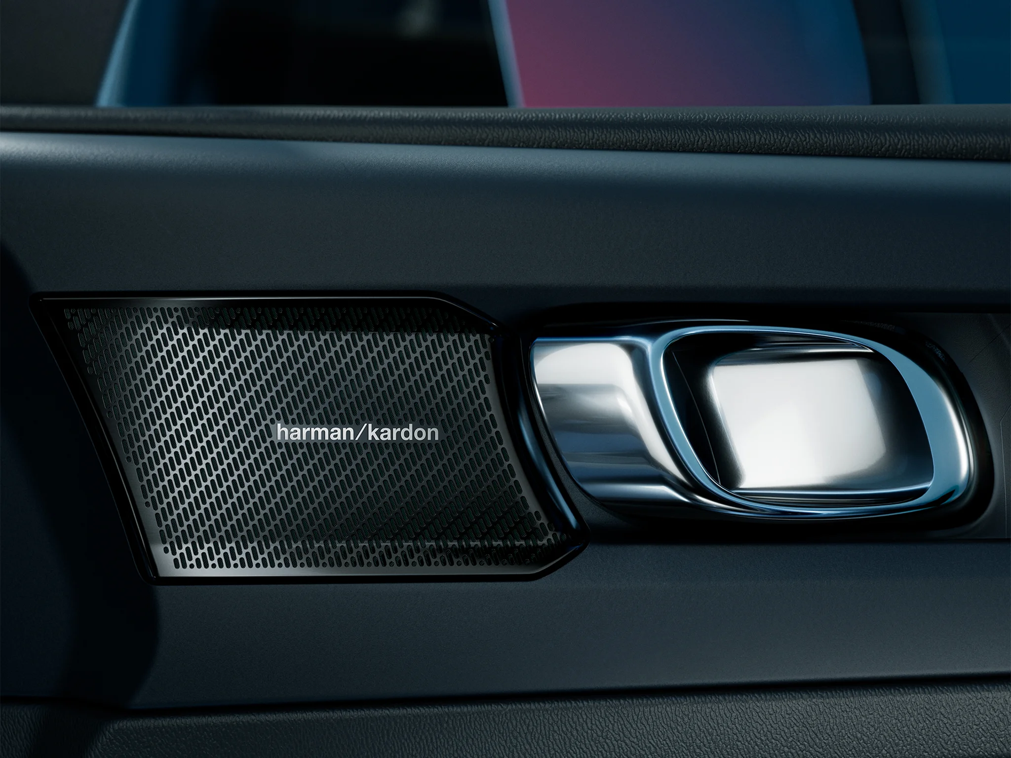 沃尔沃 C40 RECHARGE Harmon Kardon® 扬声器细节图。
