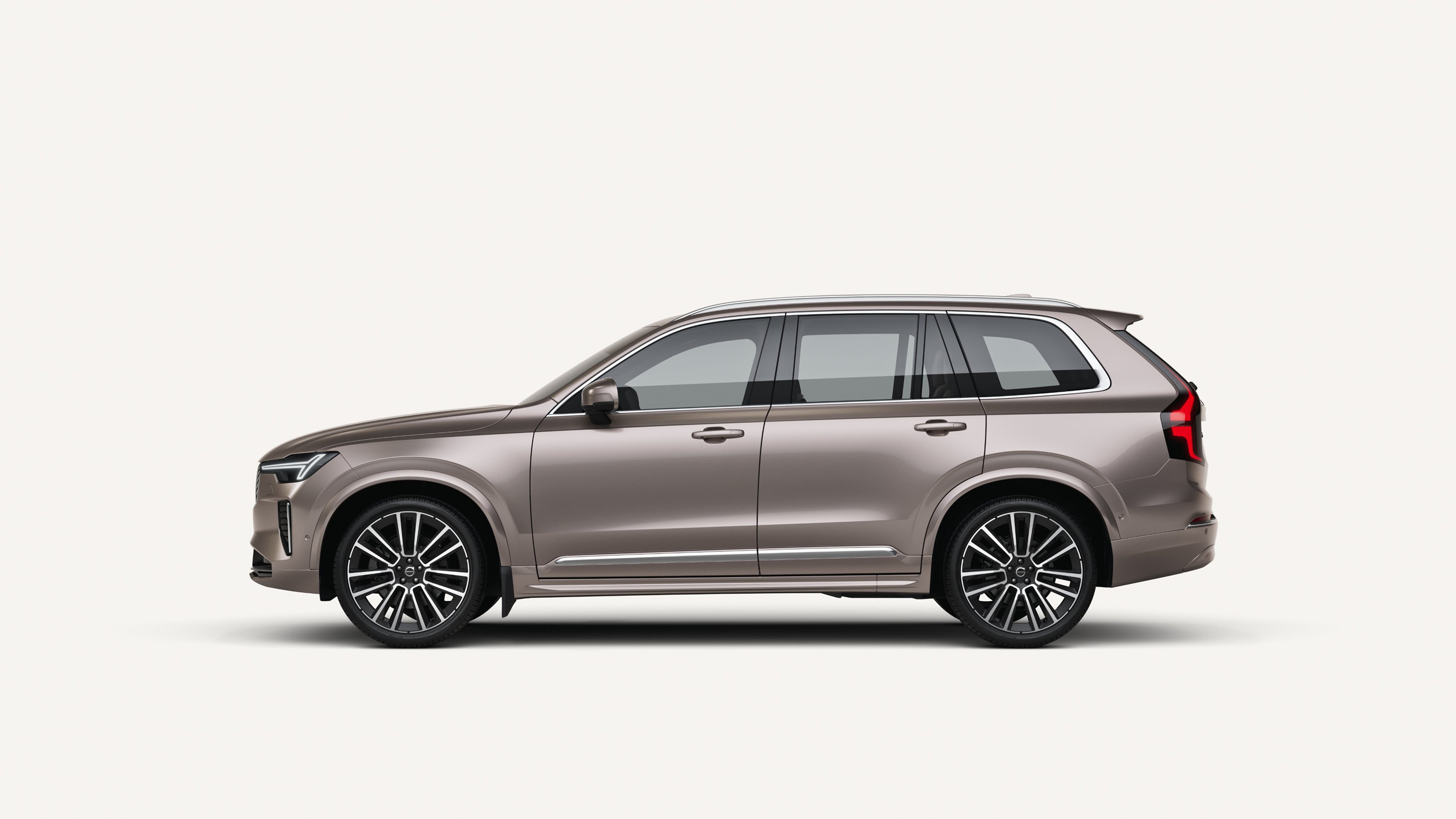 XC90 侧视图。