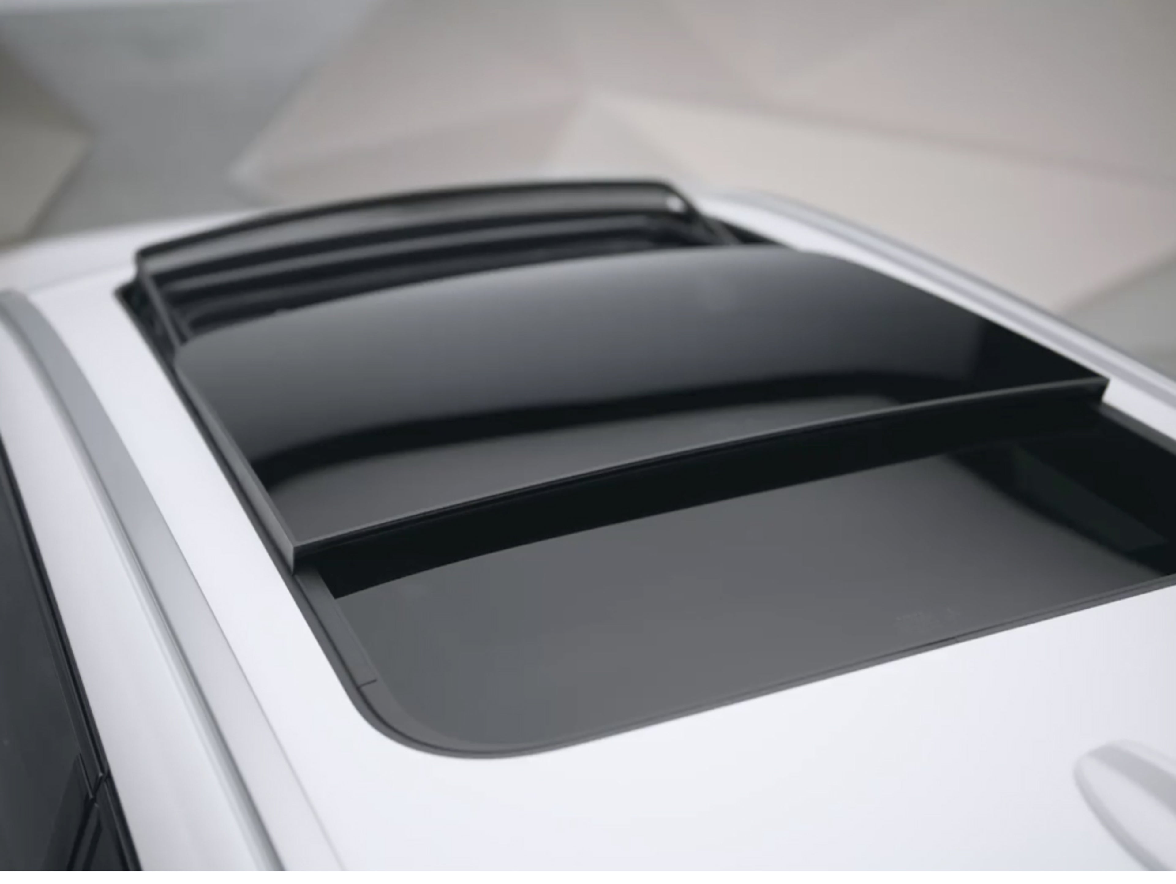 沃尔沃 V90 Cross Country 的全景天窗