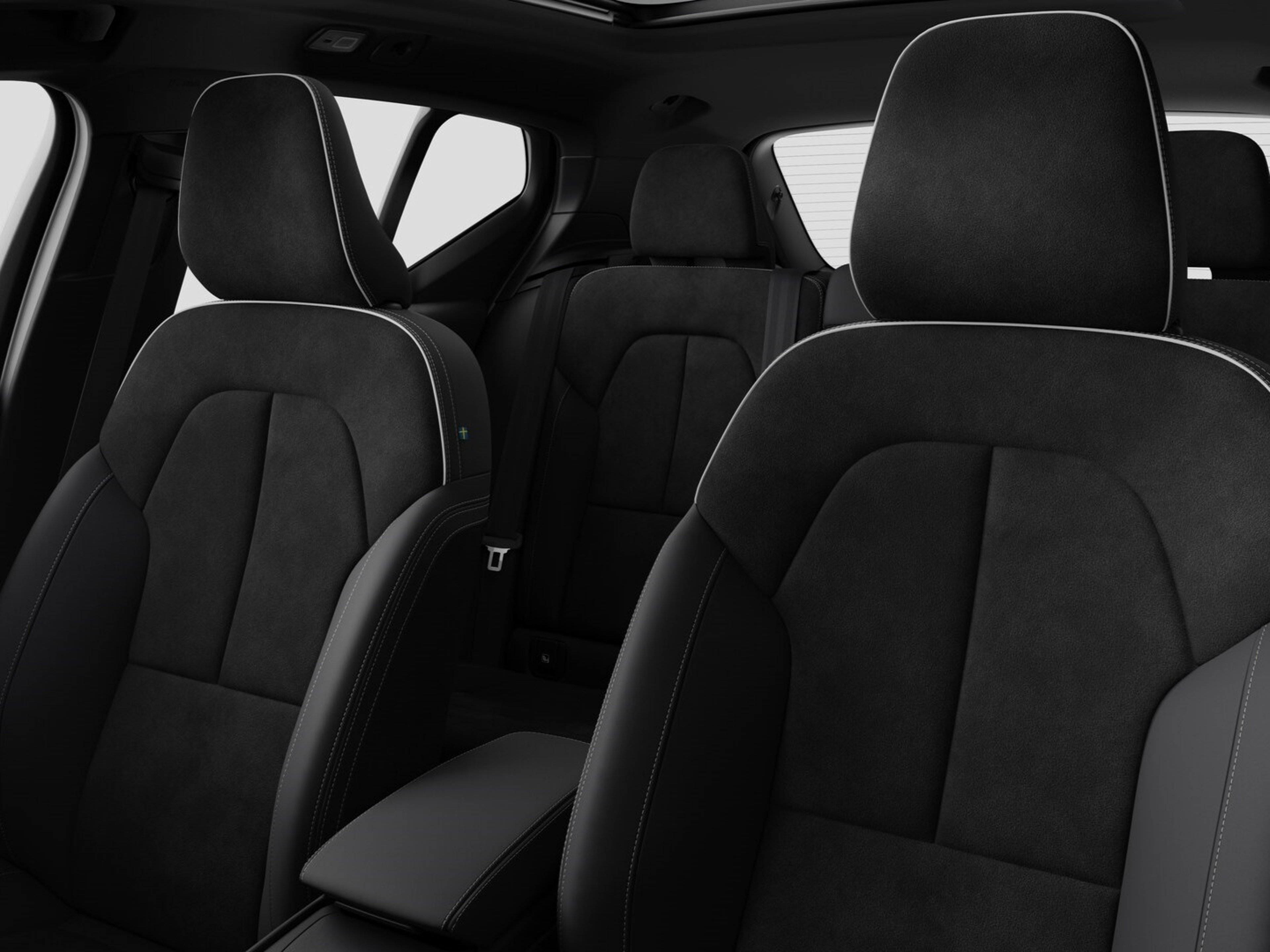 全电动沃尔沃 XC40 黑色版。
