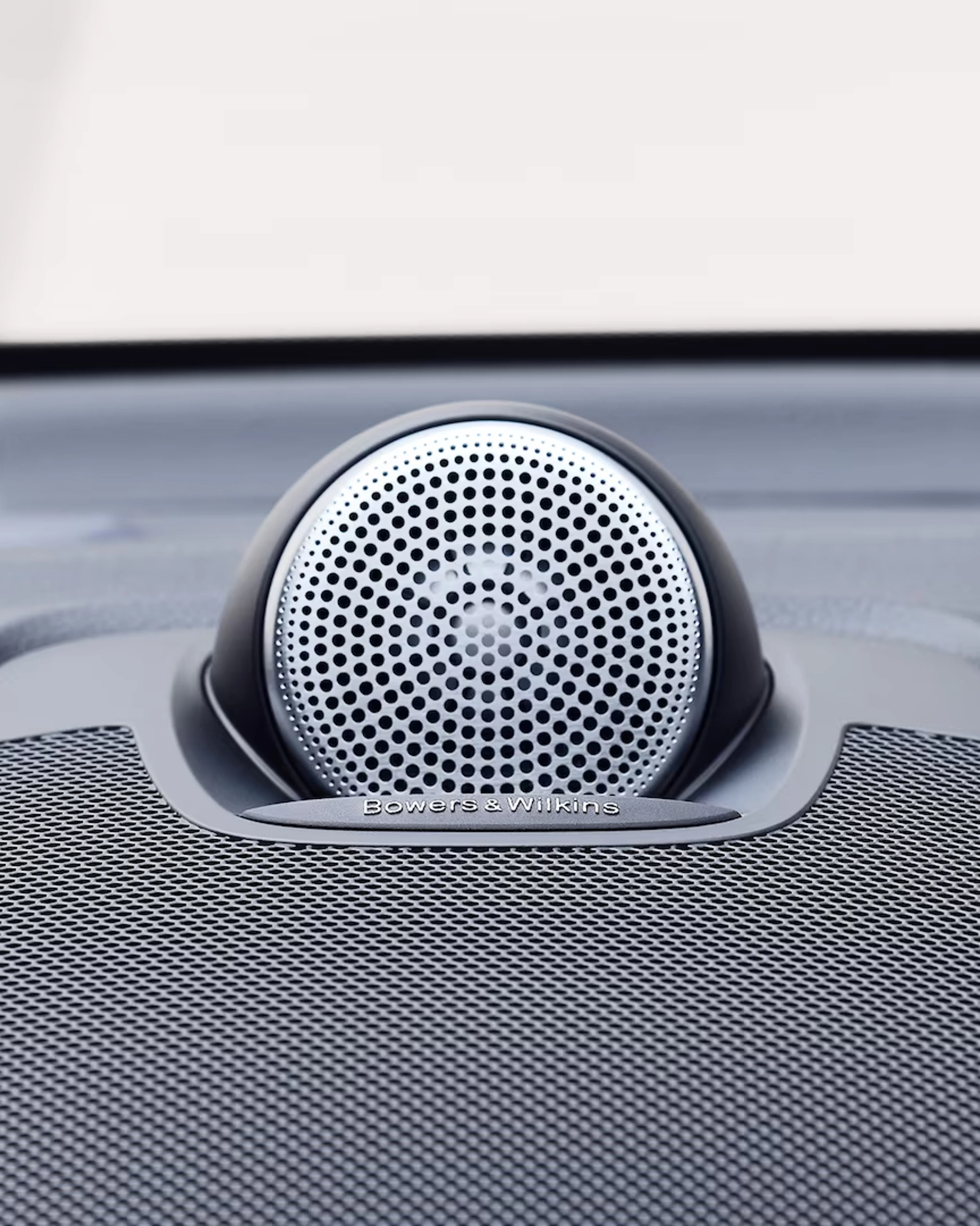 沃尔沃 XC60 SUV 车载 Bowers&Wilkins® 扬声器。