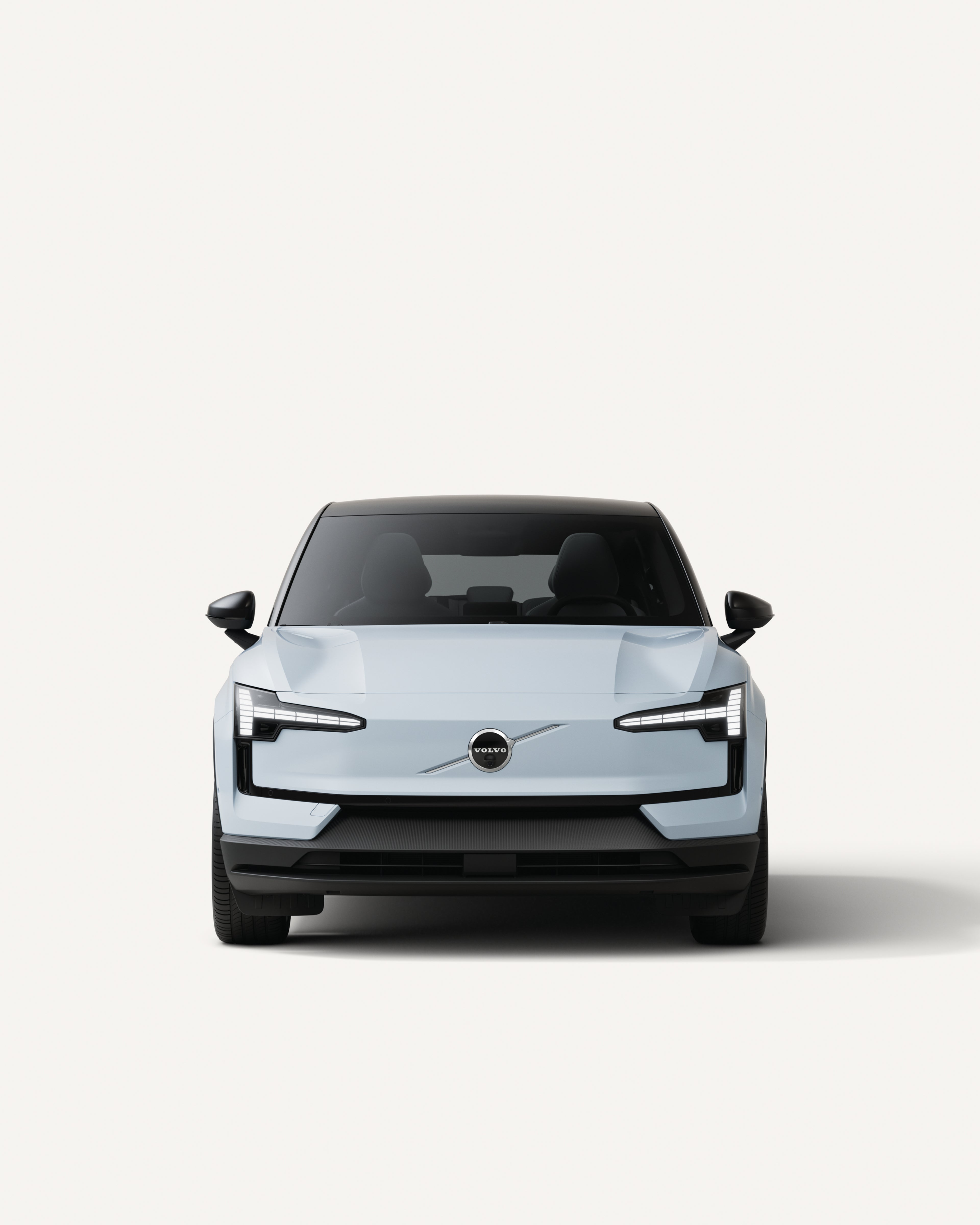 纯电动沃尔沃 EX30 正面视图。