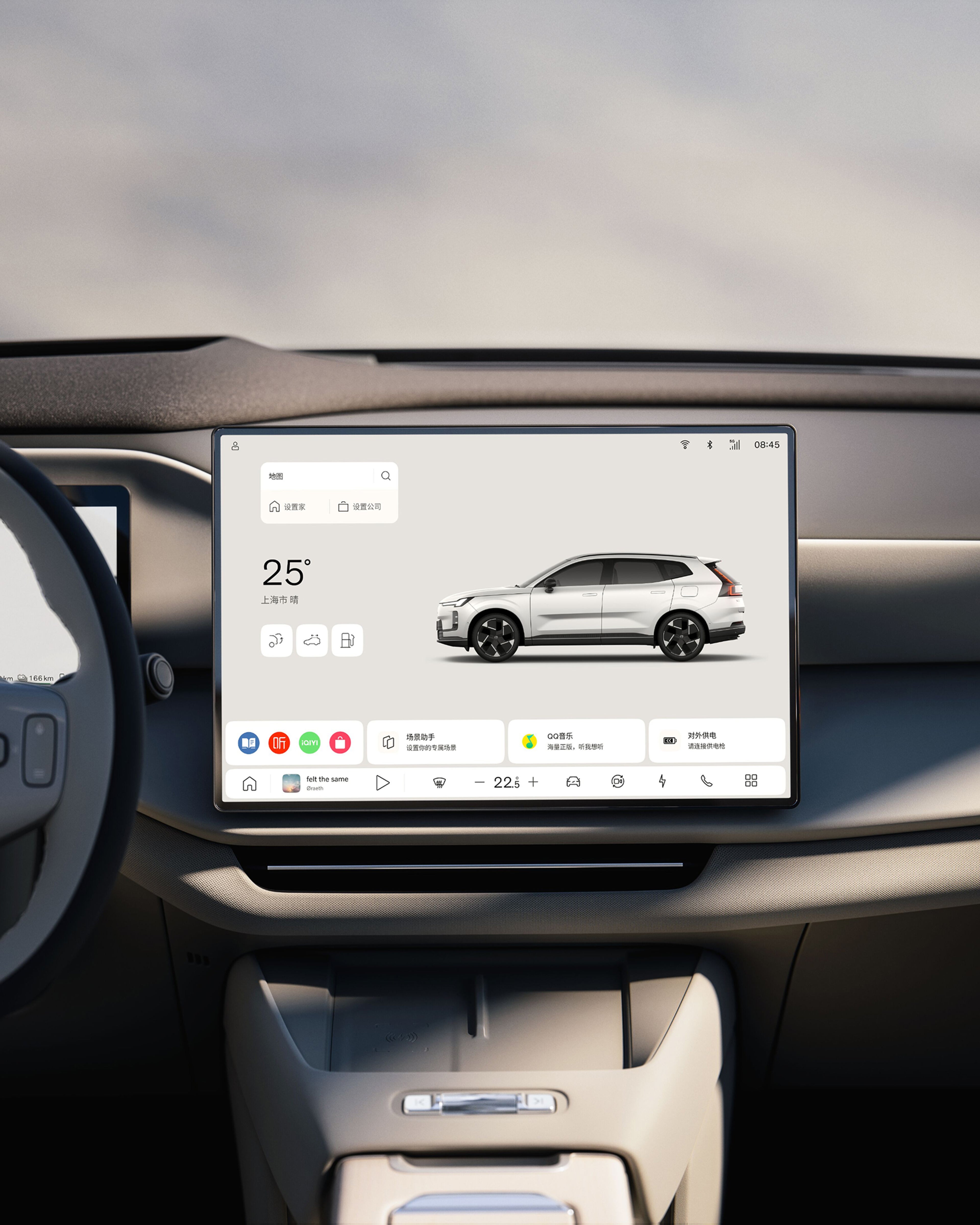 沃尔沃 XC70 后座视角下的仪表盘,包括方向盘和触摸屏。