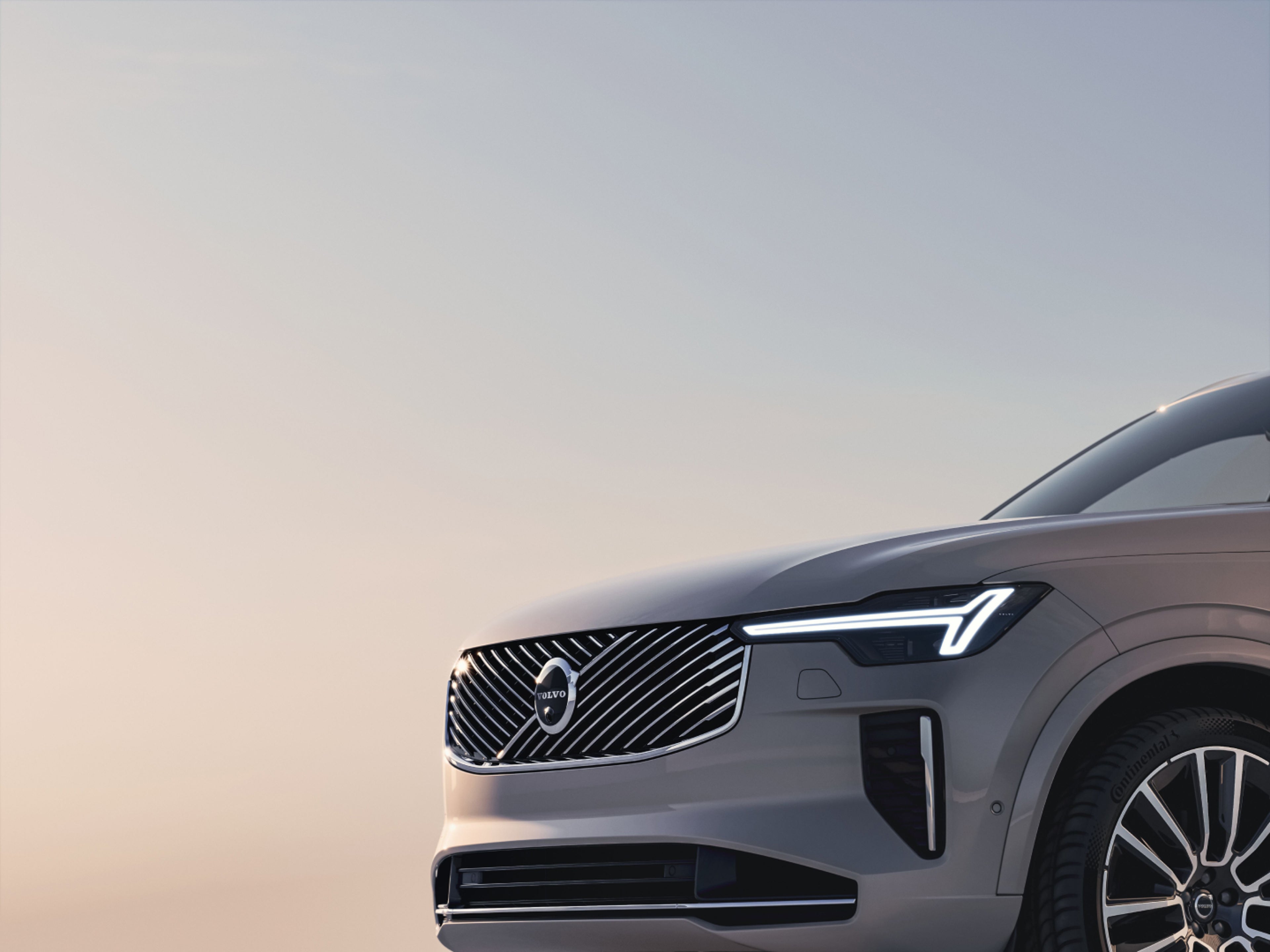 XC90 七座车型格栅正视图。