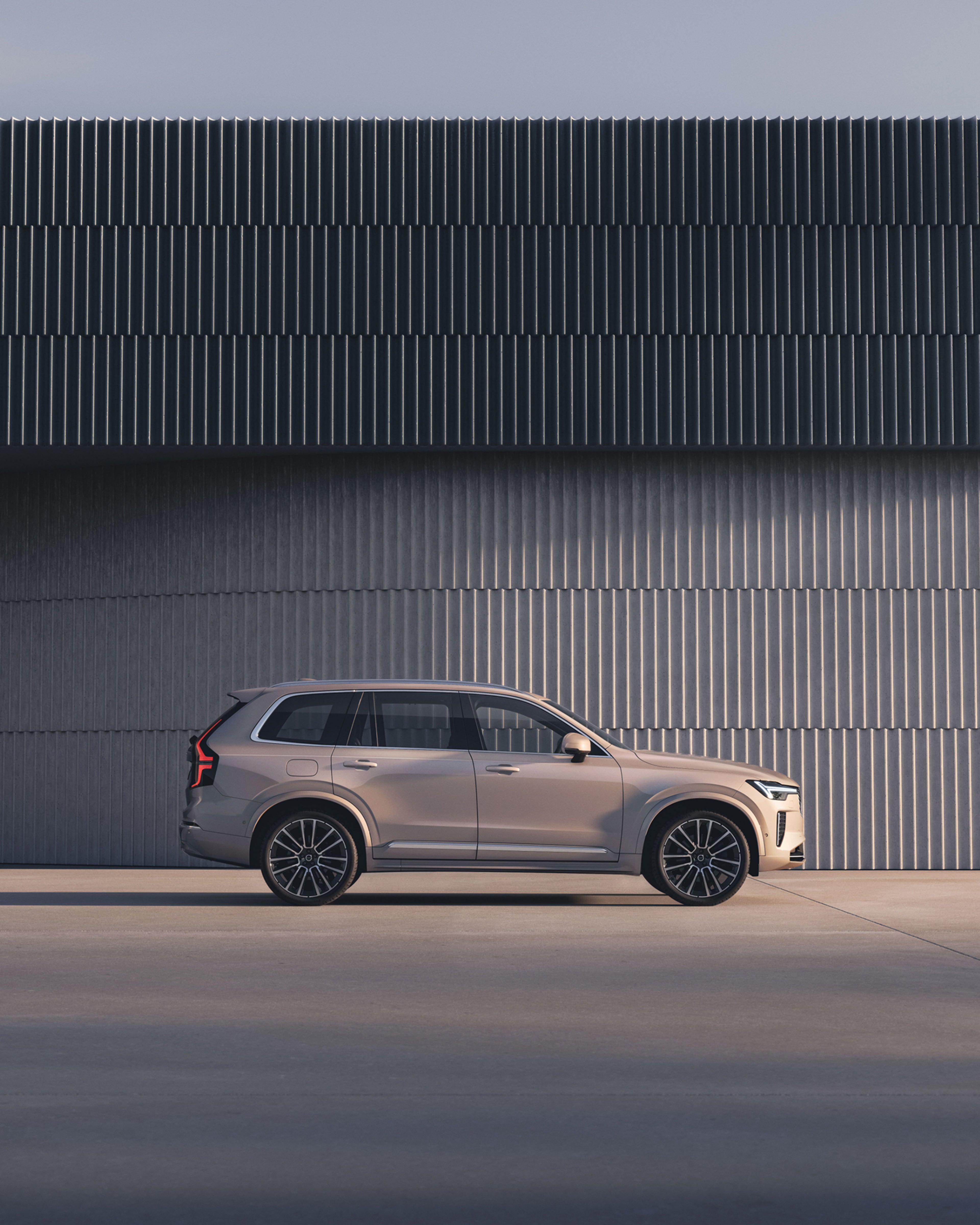 沃尔沃 XC90 侧视图