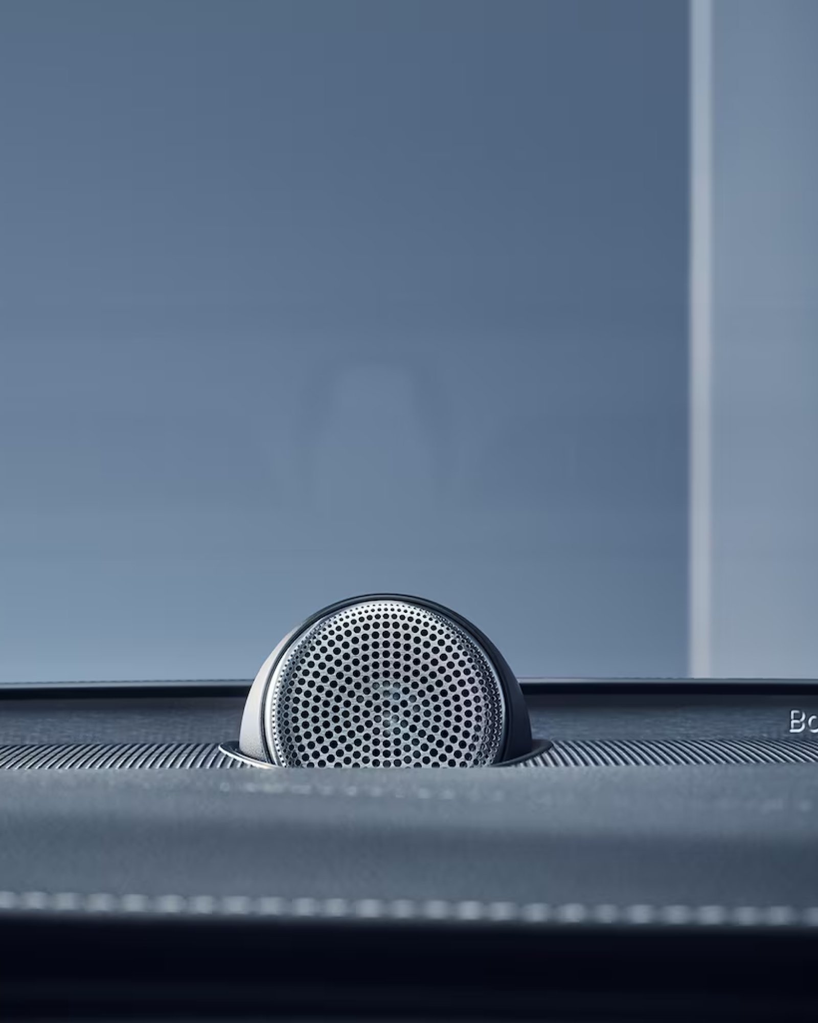 沃尔沃 XC90 插电式混合动力车型内置 Bowers&Wilkins® 殿堂级音响系统。