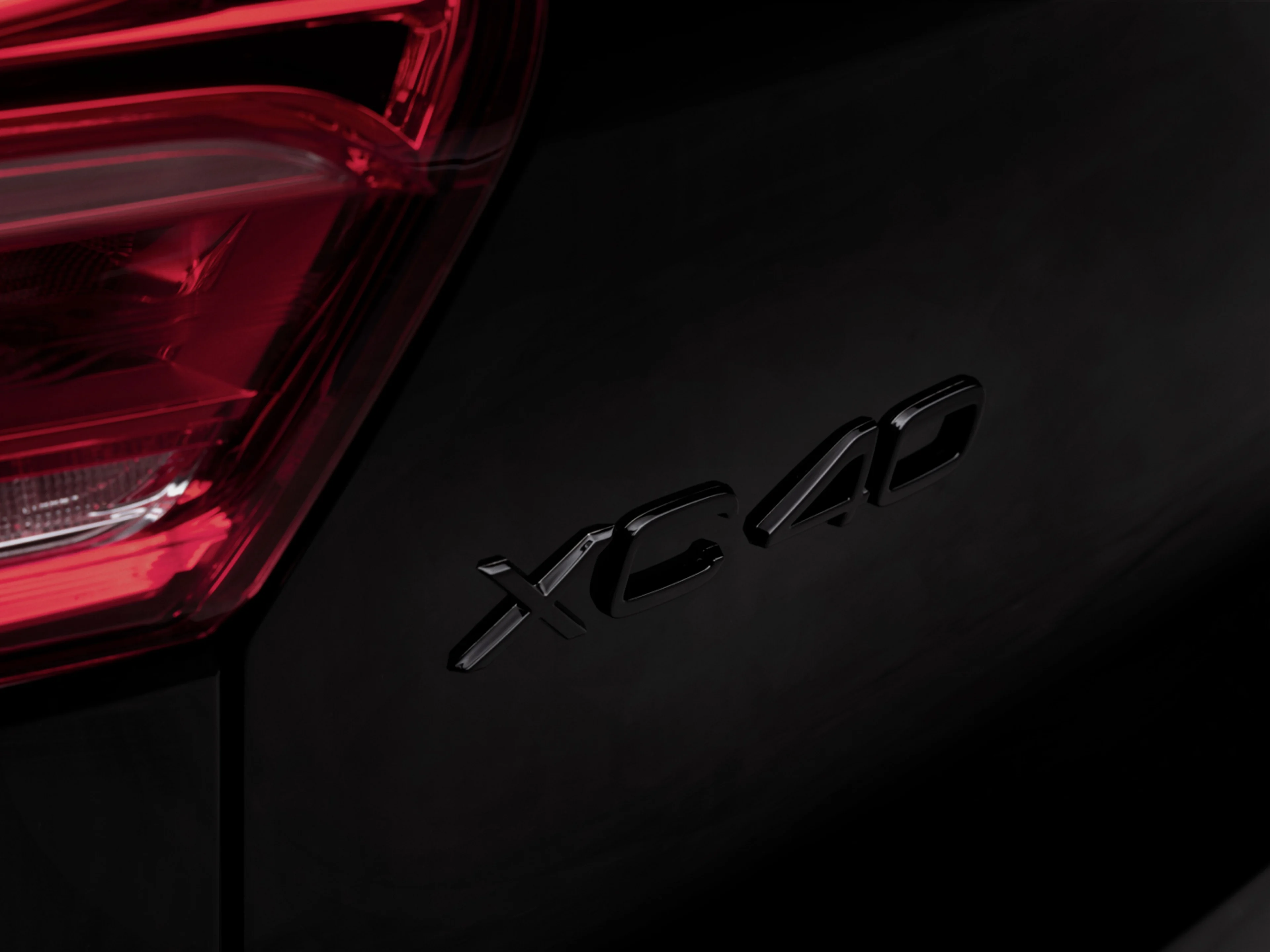 沃尔沃 XC40 极夜黑版黑色外观细节。