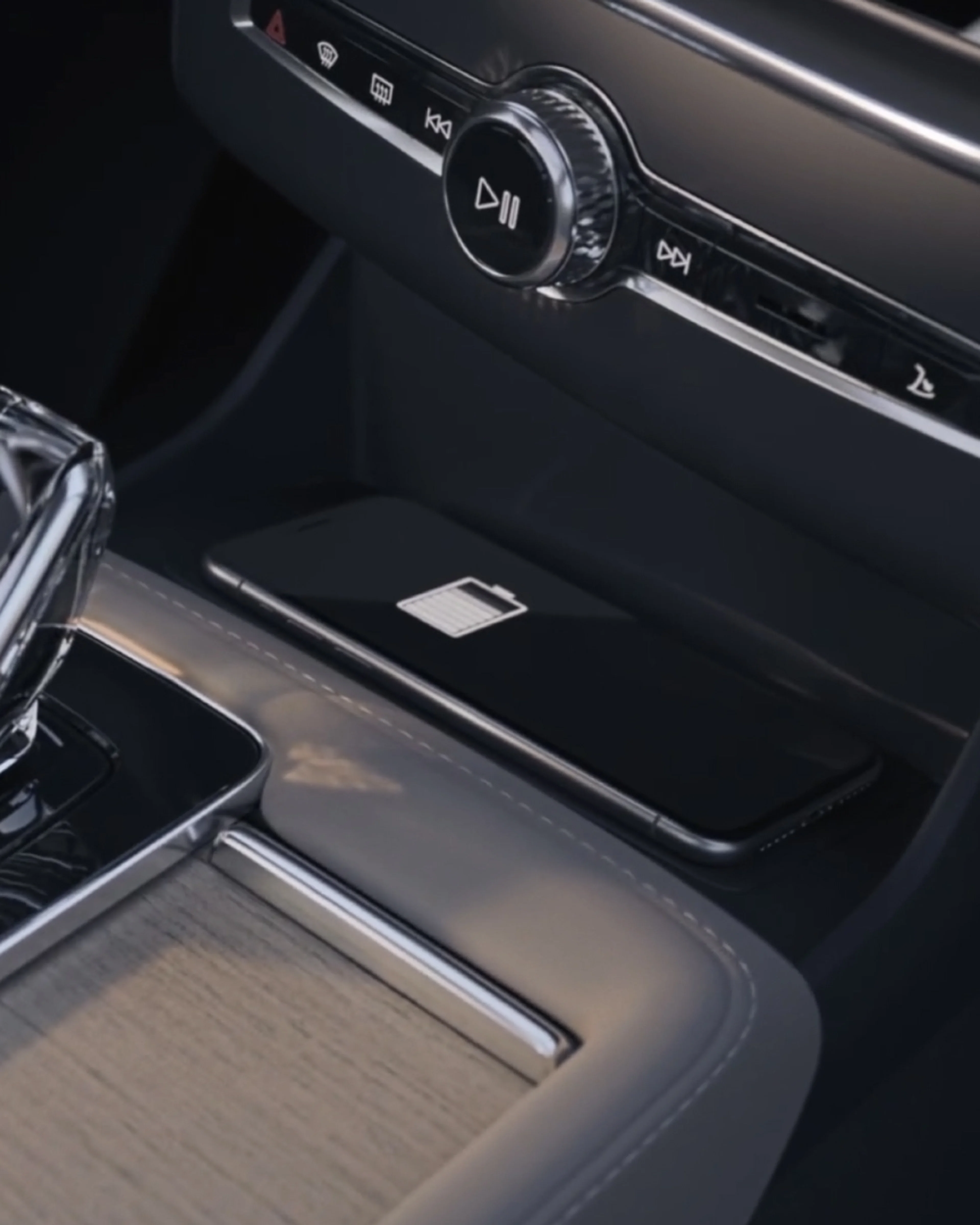XC90 无线充电特写。