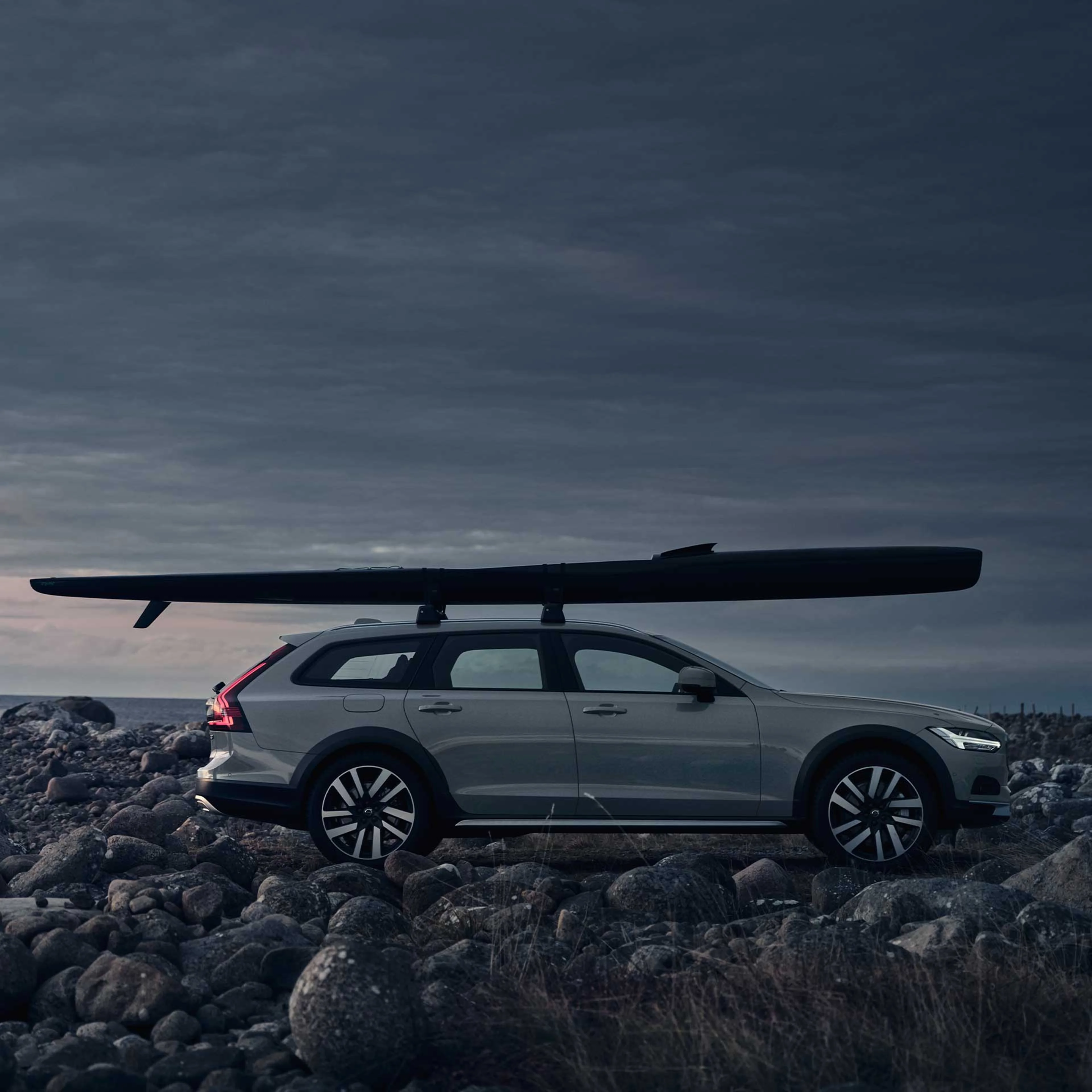 沃尔沃 V90 Cross Country 配件,专为您的生活方式打造,确保装备收纳无虞。
