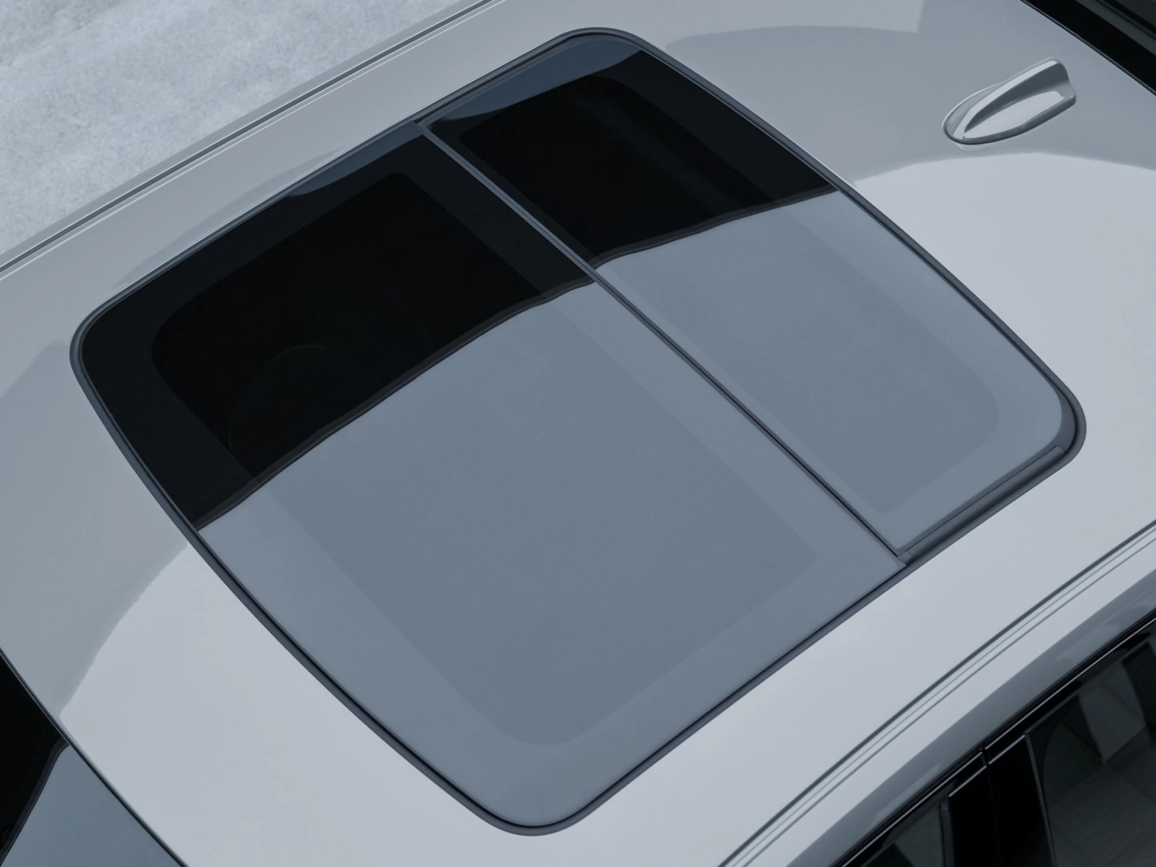 沃尔沃 S60 全景天窗。