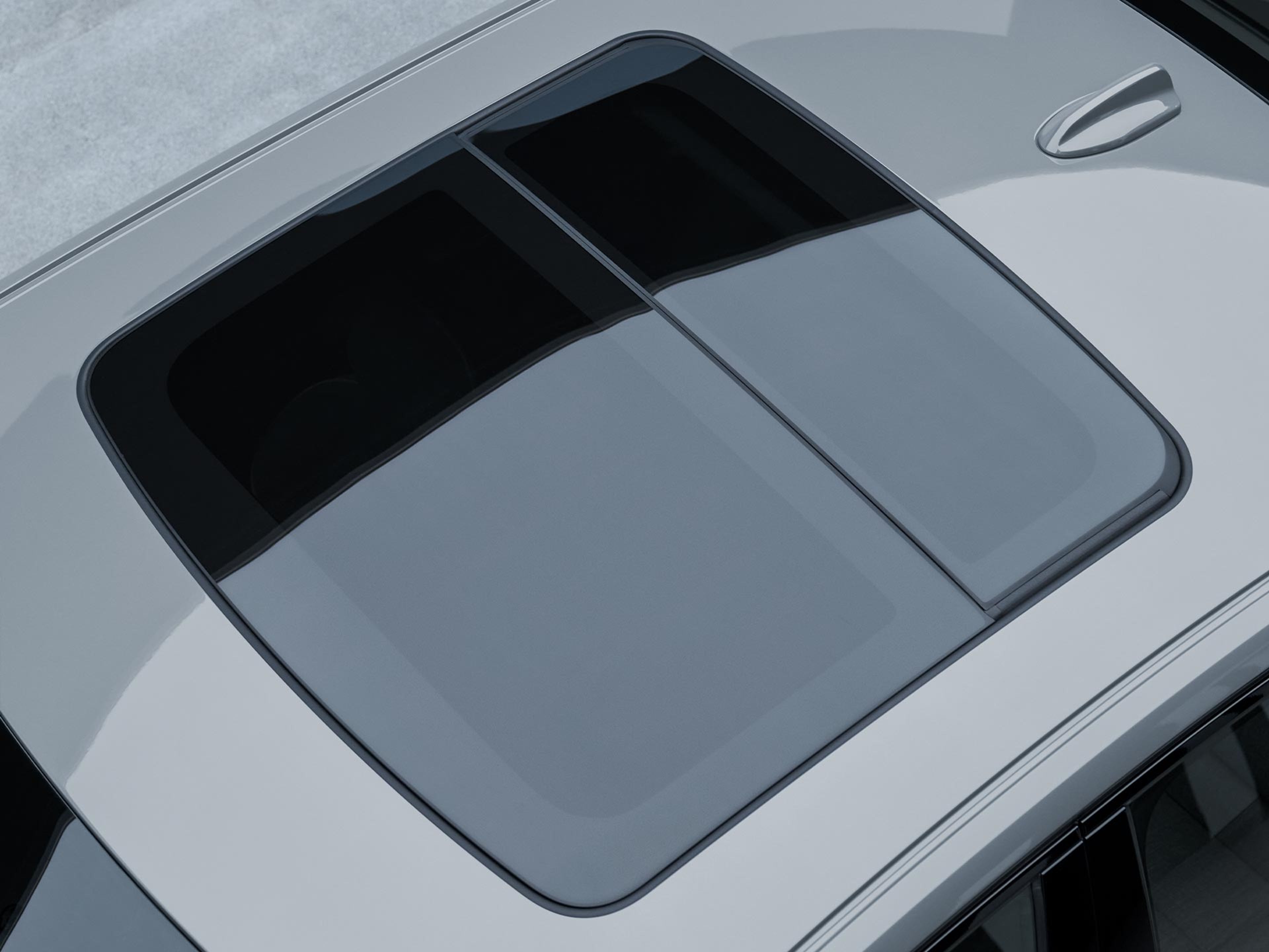 沃尔沃 S60 全景天窗。