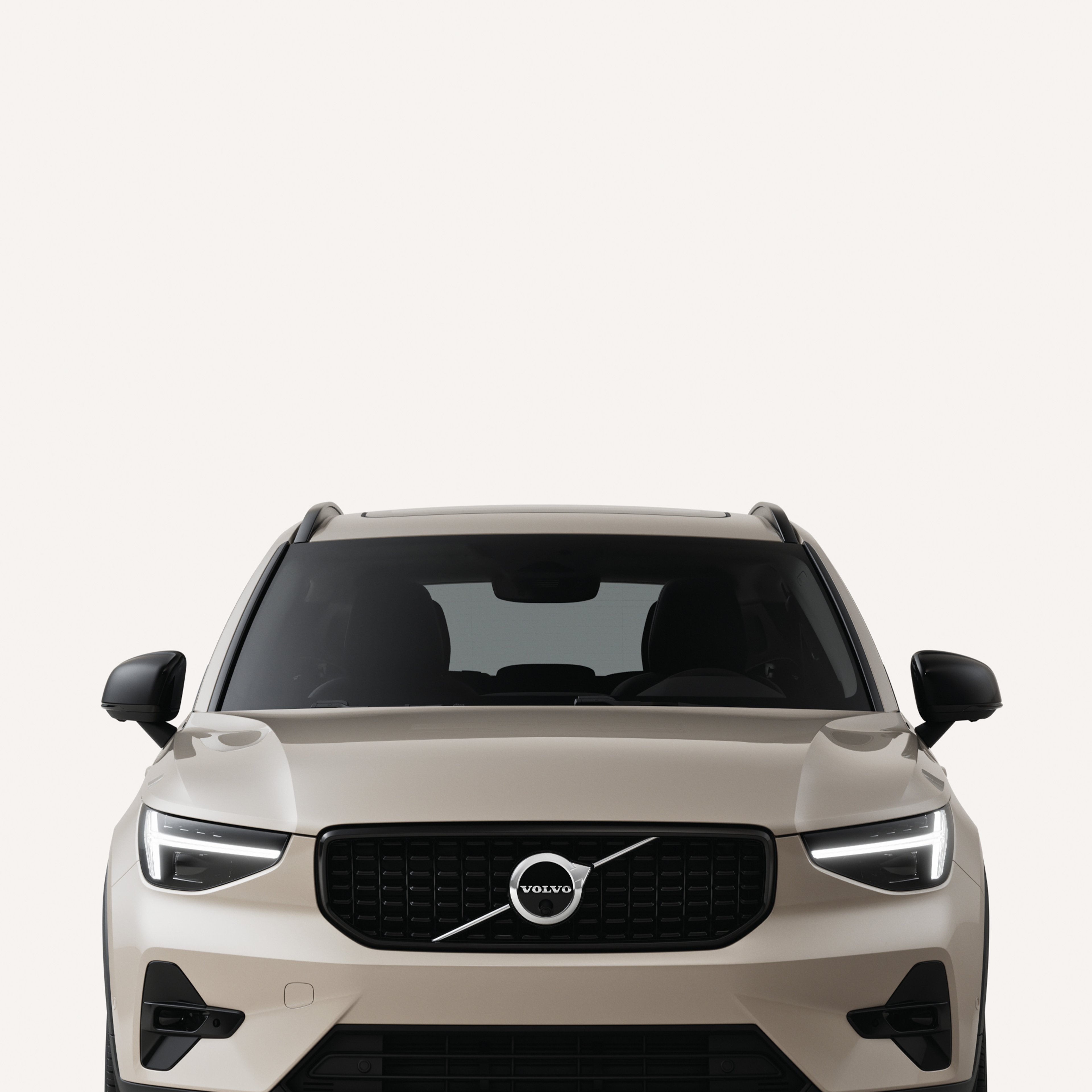 纯白摄影棚内,沃尔沃 XC40 正面全景实拍,尽显精致质感。