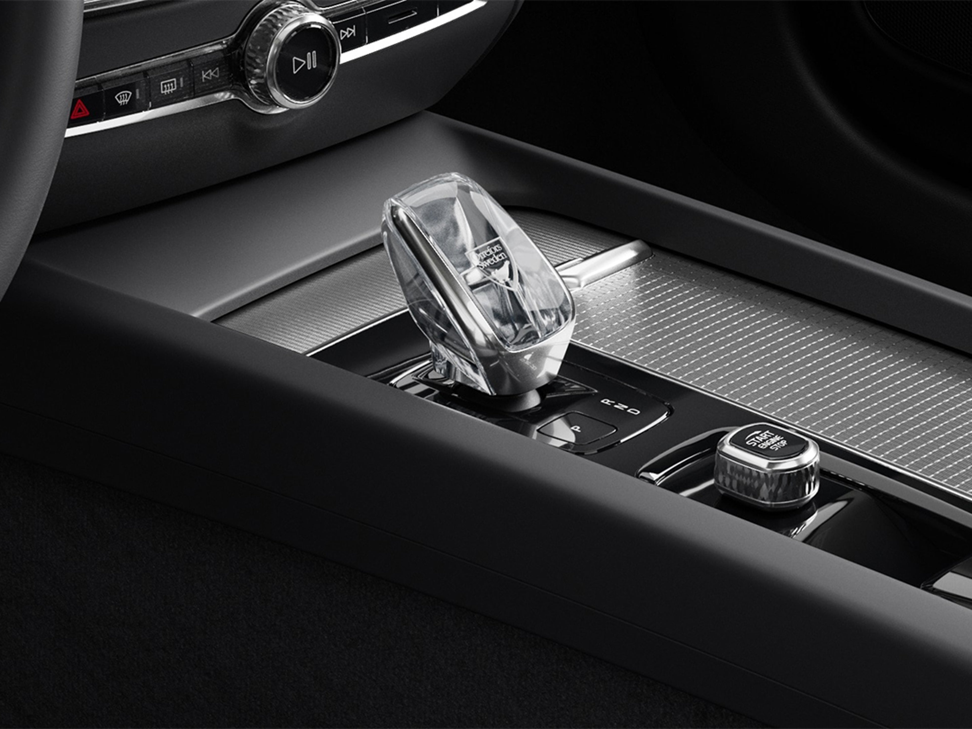 沃尔沃 V60 旅行车配备 Orrefors 纯正瑞典水晶换挡杆