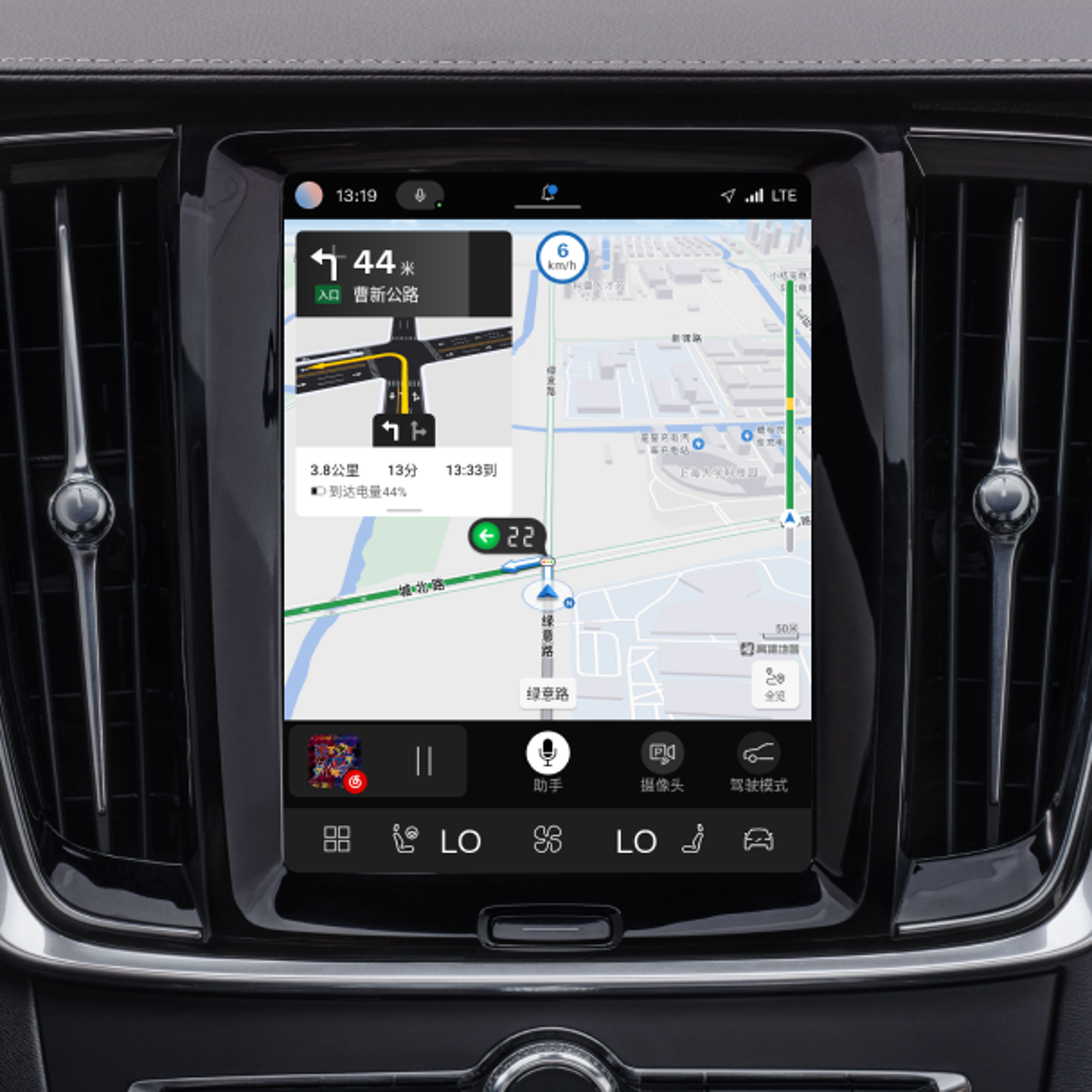 沃尔沃 V90 Cross Country 全面集成高德地图。