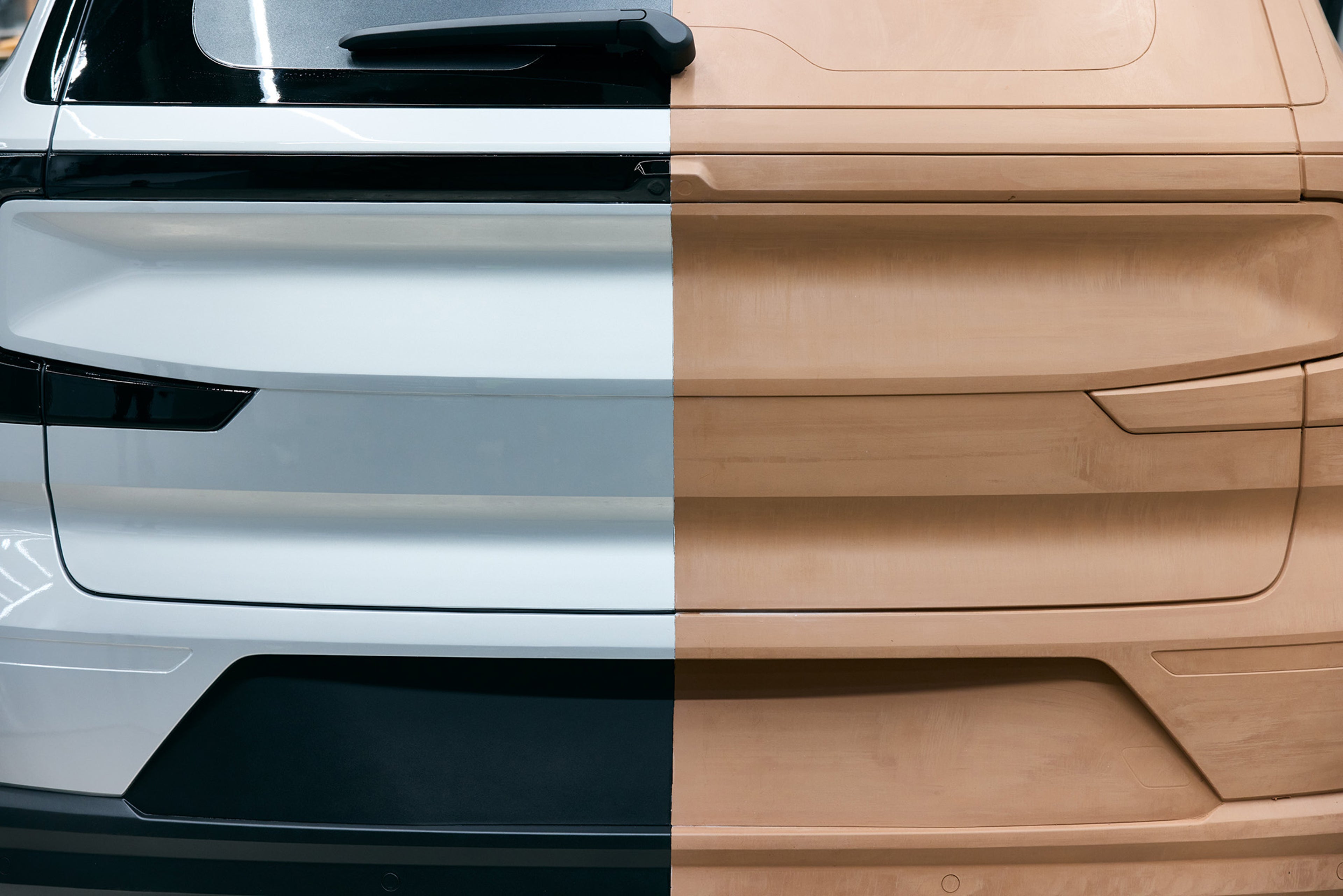 沃尔沃汽车模型采用油泥制成。