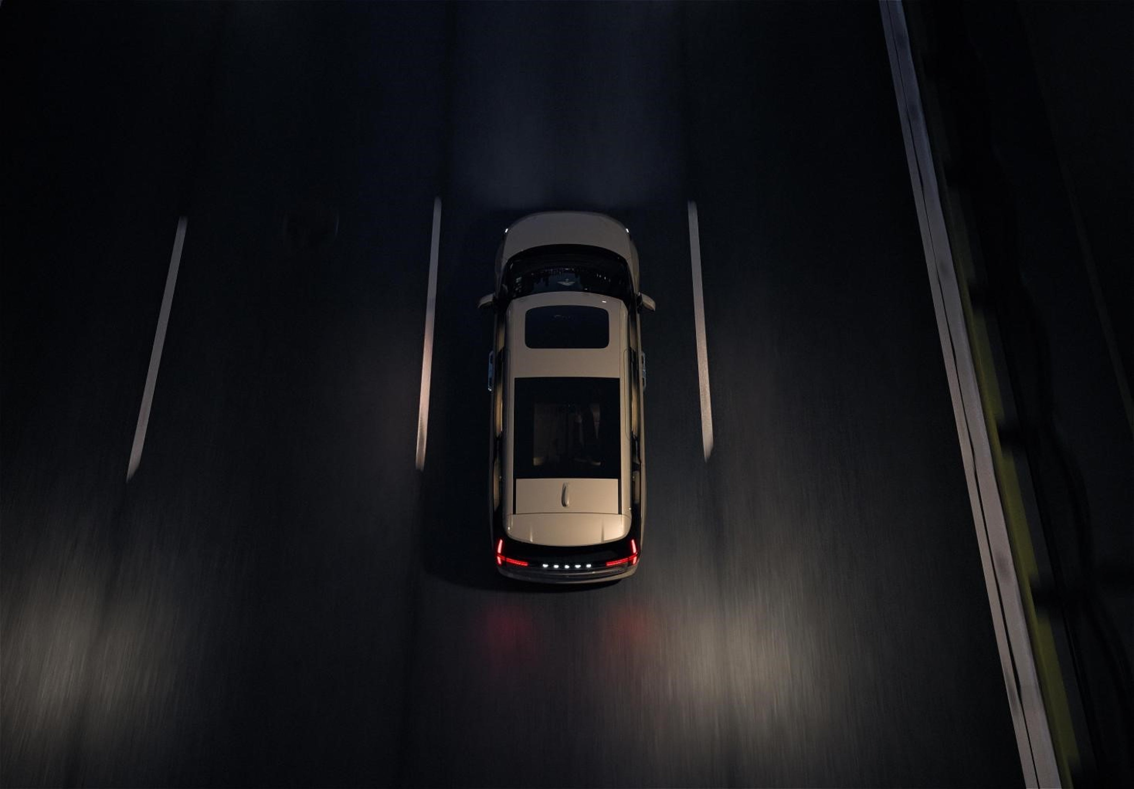 沃尔沃汽车首款纯电豪华MPV EM90即将全球首发