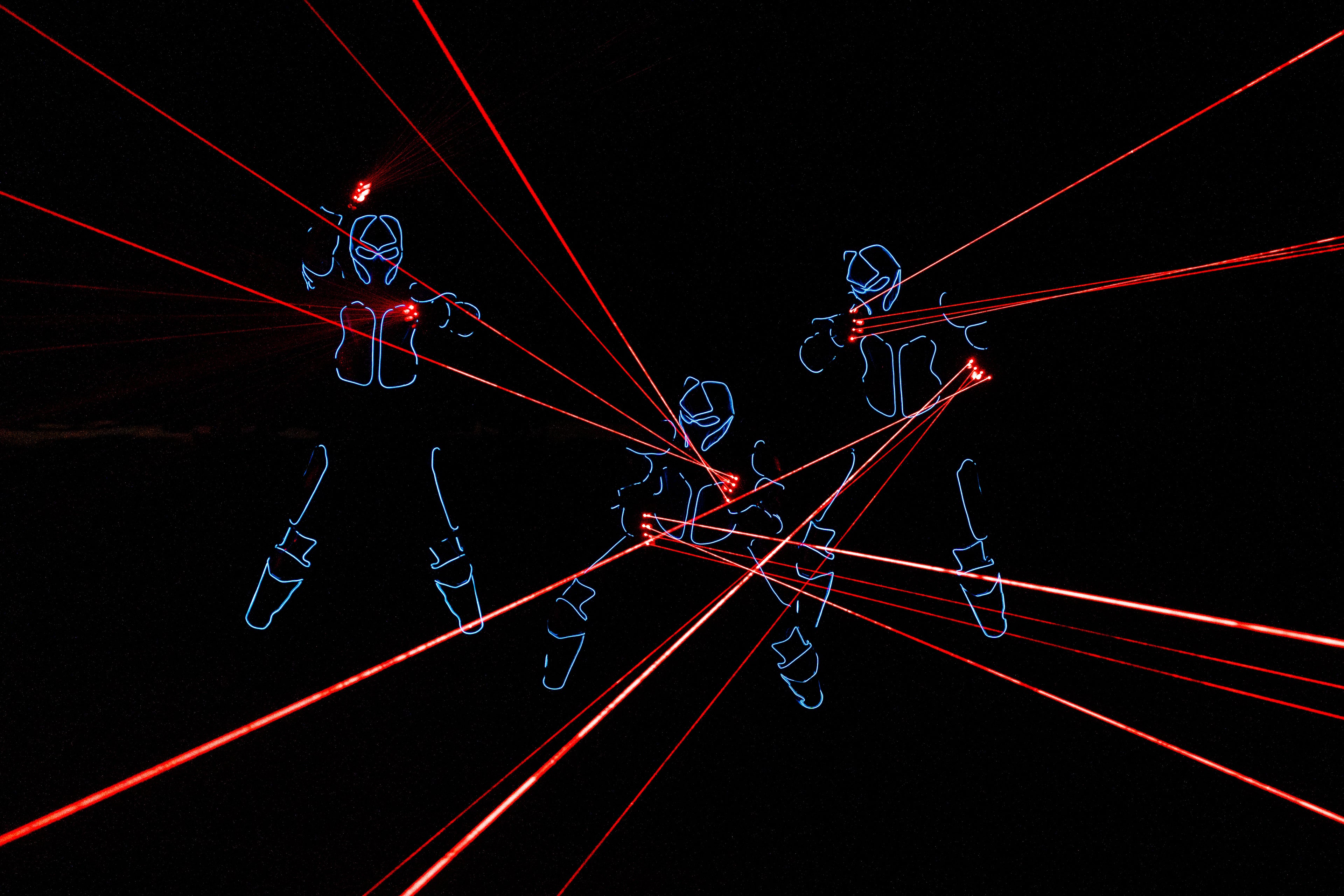 沃尔沃汽车在第38届世界电动车大会展览期间的激光灯光秀,象征着电气化转型