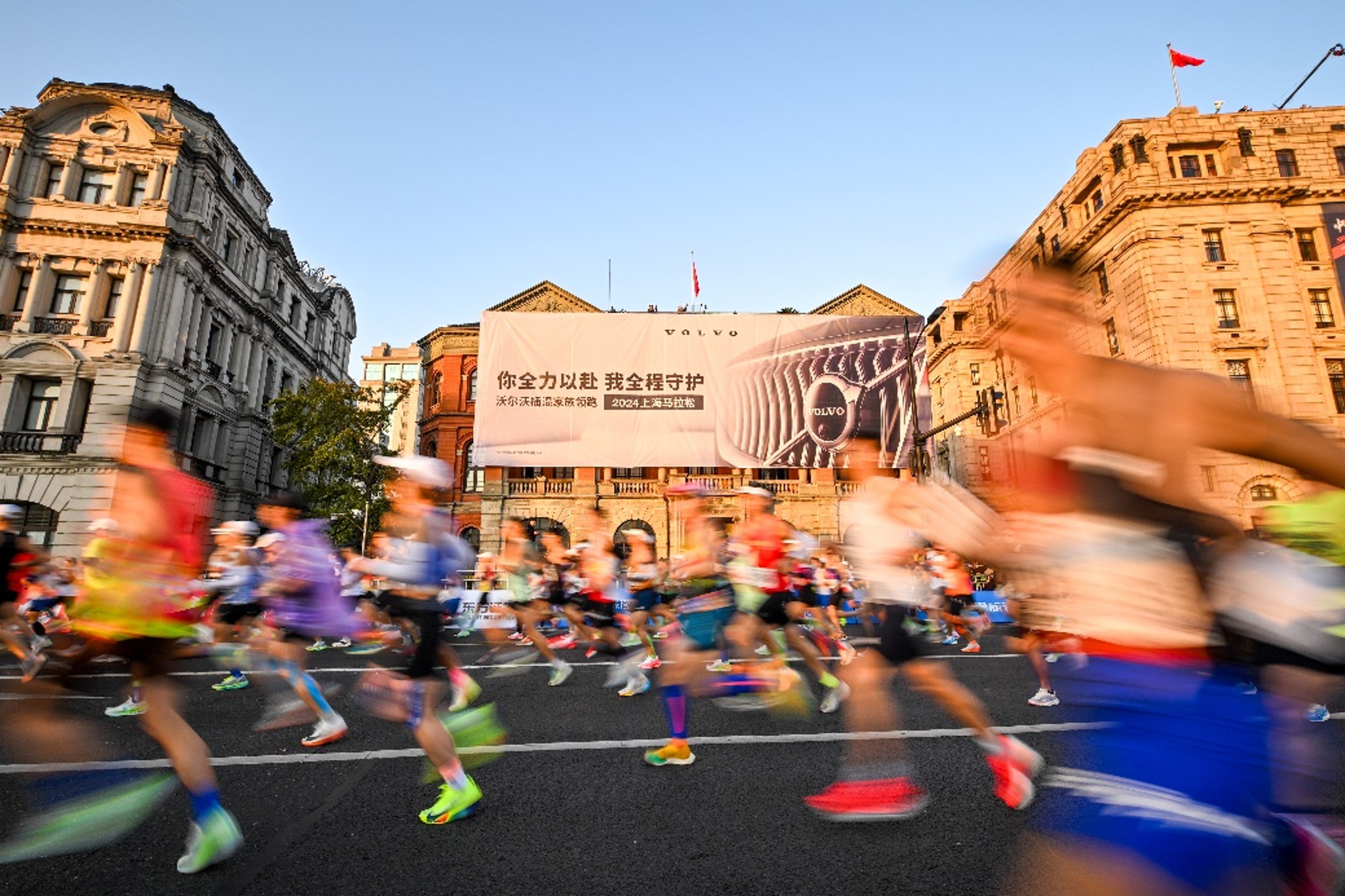 沃尔沃汽车以全程守护见证跑者的全力以赴
