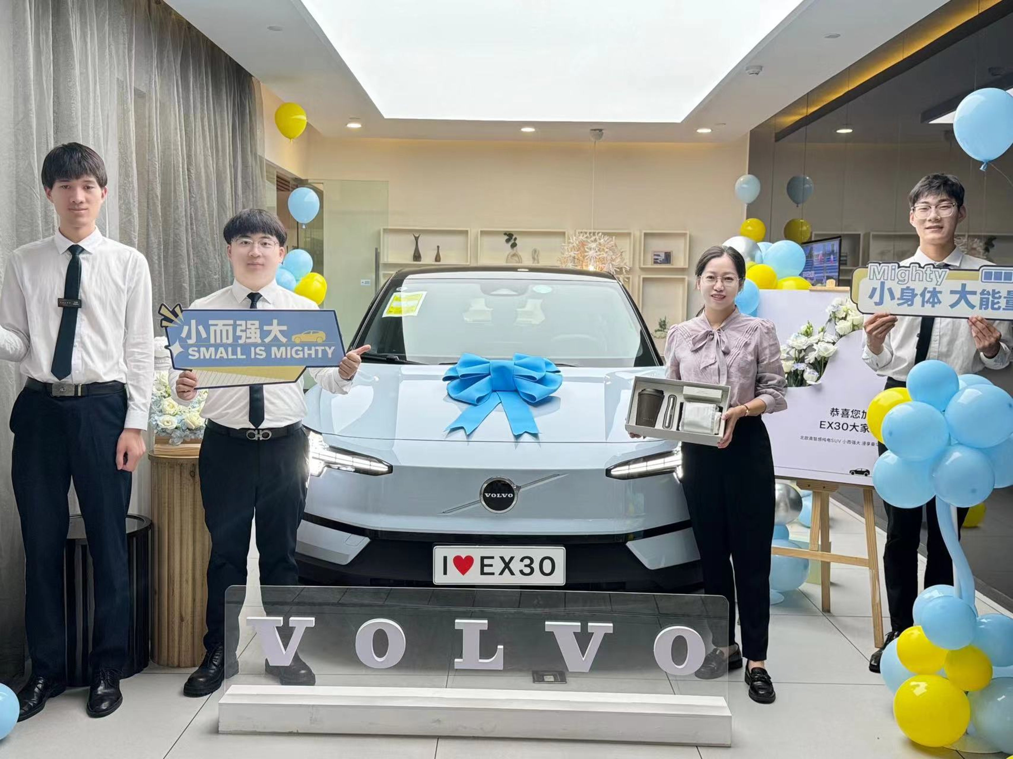 北欧高智感纯电SUV沃尔沃EX30正式开启交付