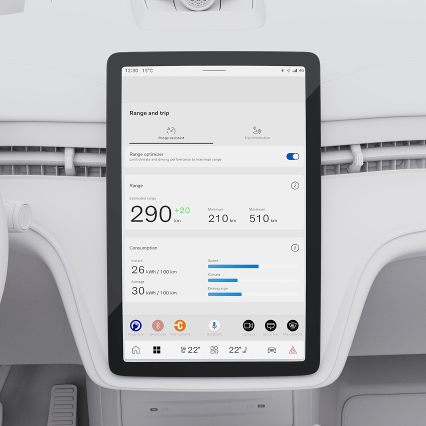沃尔沃汽车的车载中央显示屏显示 Range Assistant 应用程序,显示实时电池续航里程估计和能耗洞察,以支持高效的电动汽车驾驶。