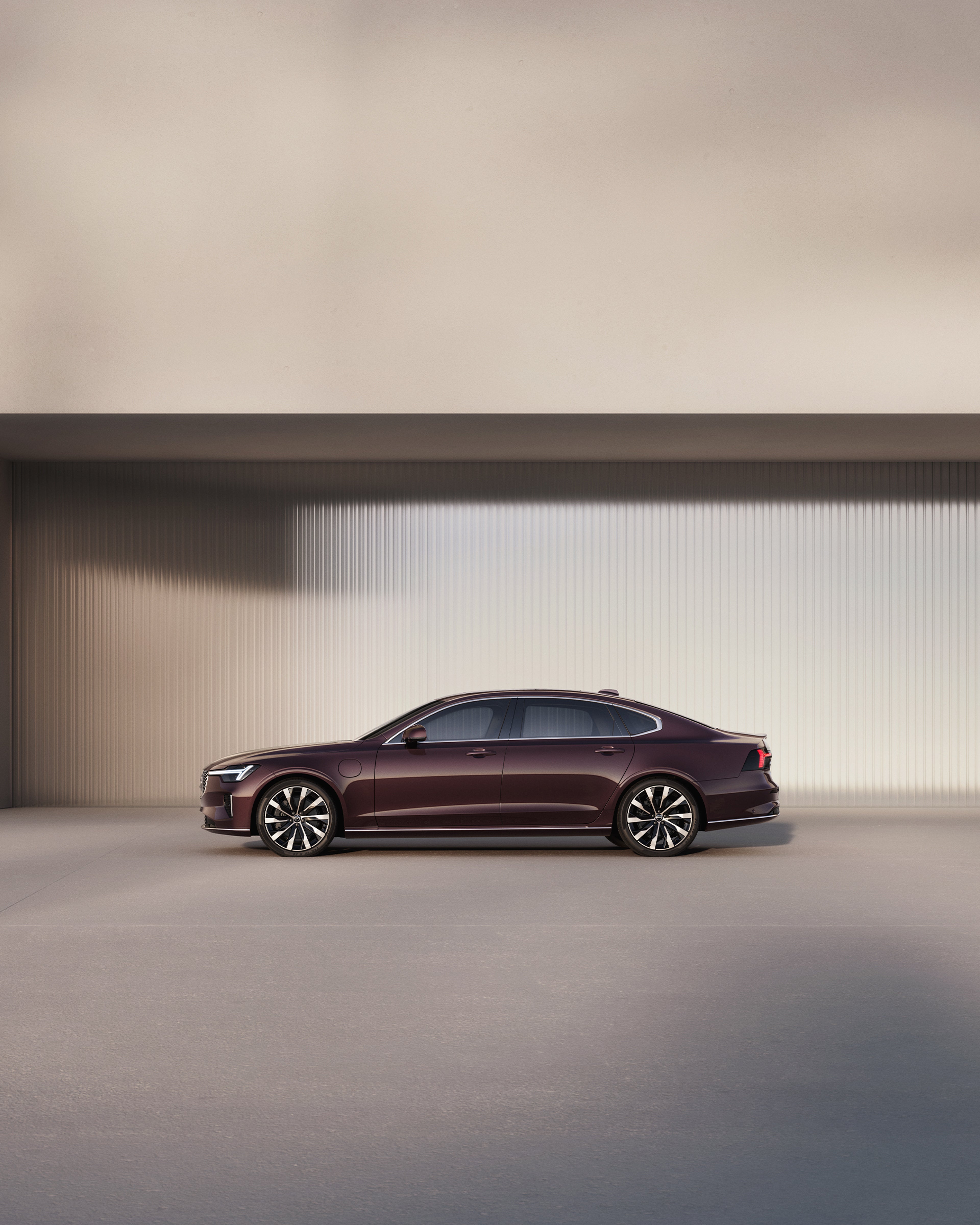 混凝土环境中沃尔沃轿车侧视图。