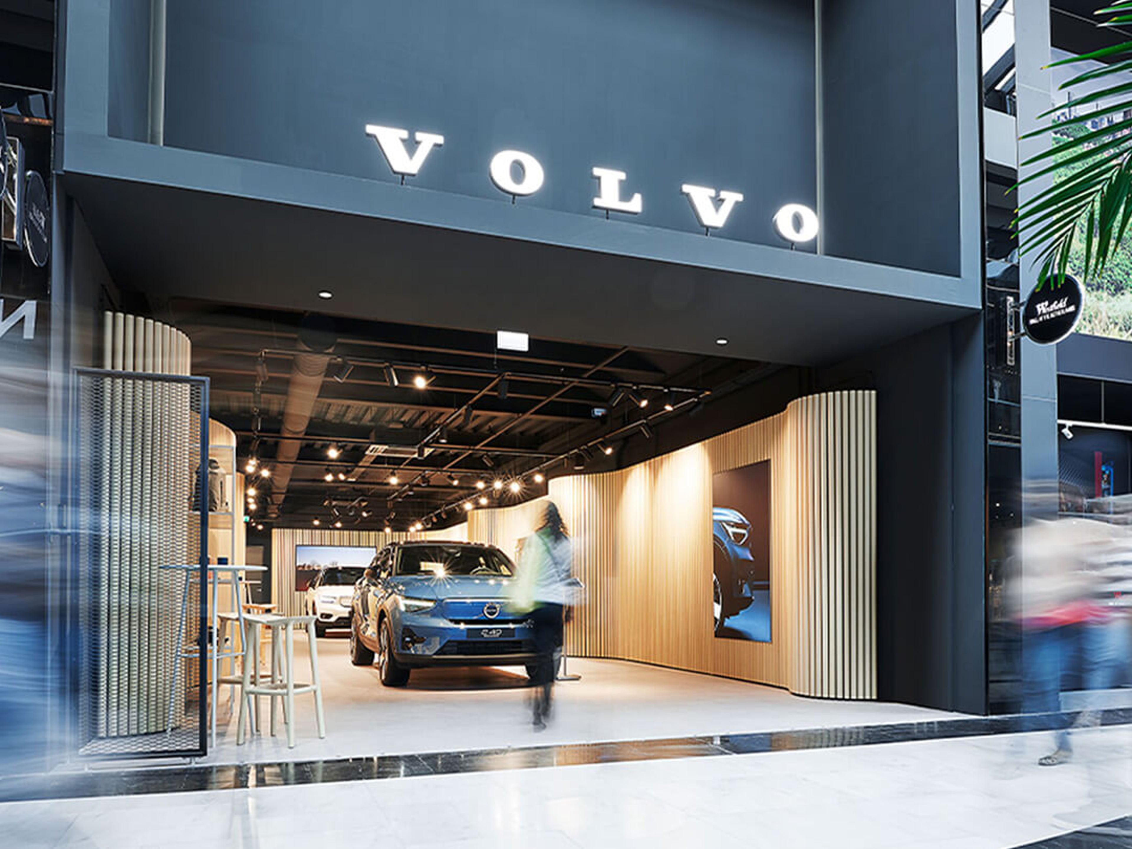 位于伦敦 Brent Cross 的沃尔沃汽车伦敦品牌体验店