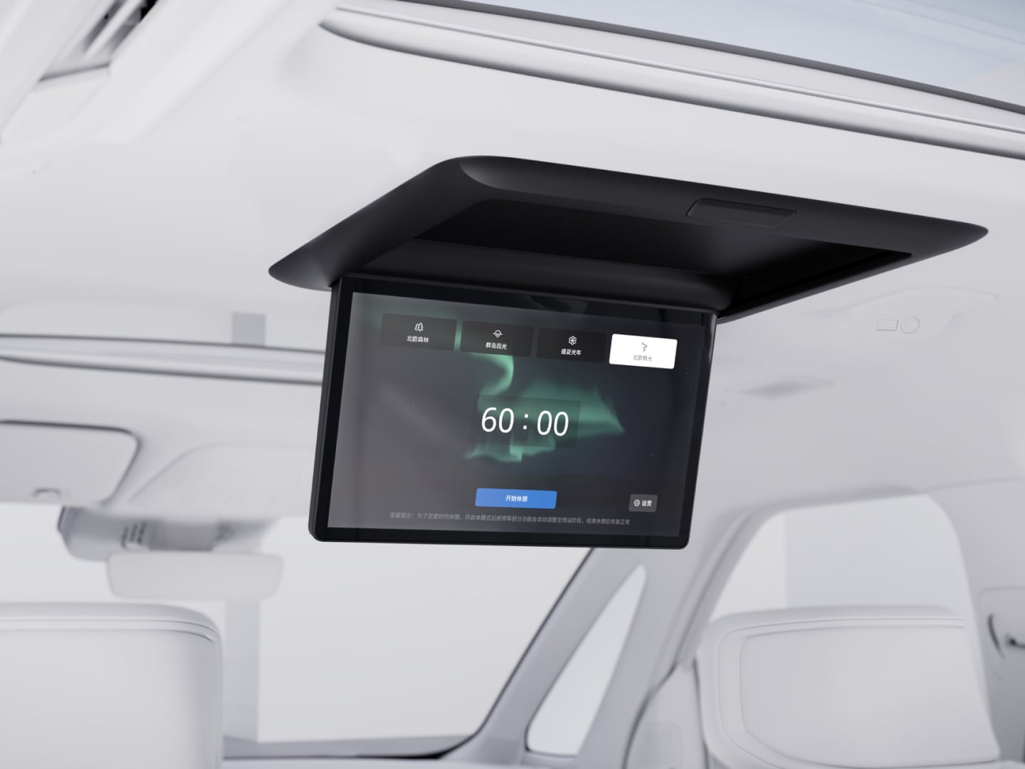 沃尔沃 EM90 车顶显示屏向下折叠并显示待机模式界面图示。