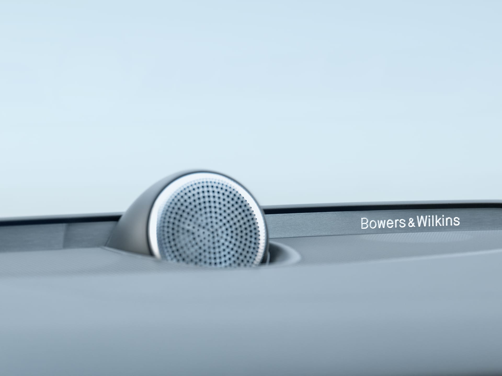 沃尔沃 S60 RECHARGE 内置 Bowers & Wilkins® 扬声器